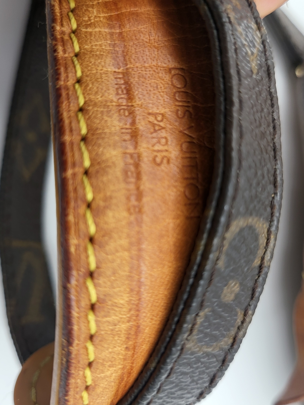 LOUIS VUITTON
Monogram Pochette Marly Bandouliere Crossbody..Authentic. - Picture 6 of 16